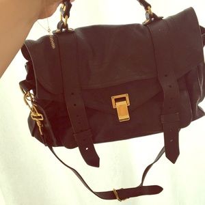 PS 1 (MEDIUM) Incredibly chic. So much storage